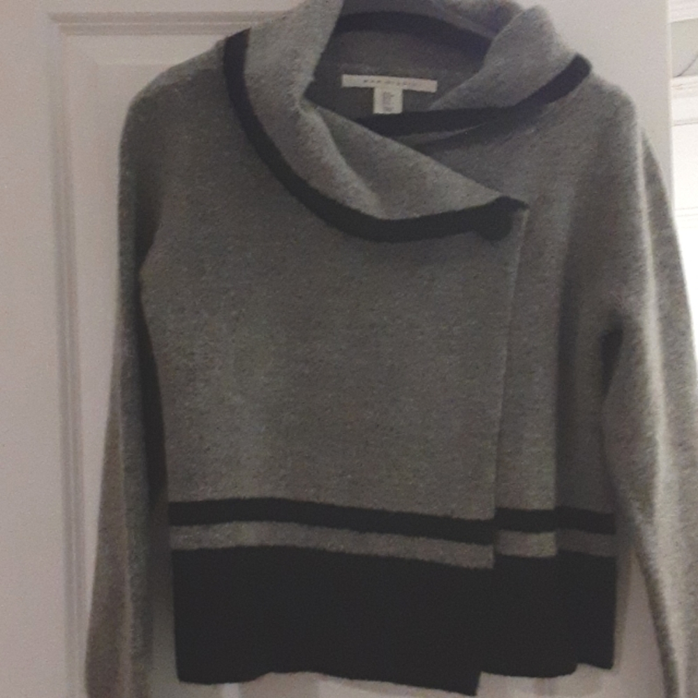Max Studio Sweater Gray and Black
